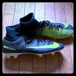 Soccer shoes